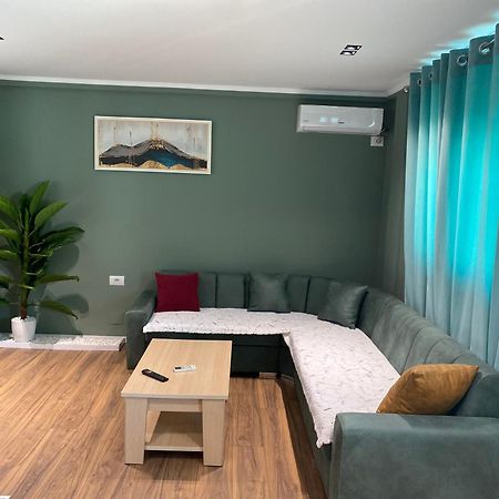 Novs Apartment3 Gjirokastër Esterno foto