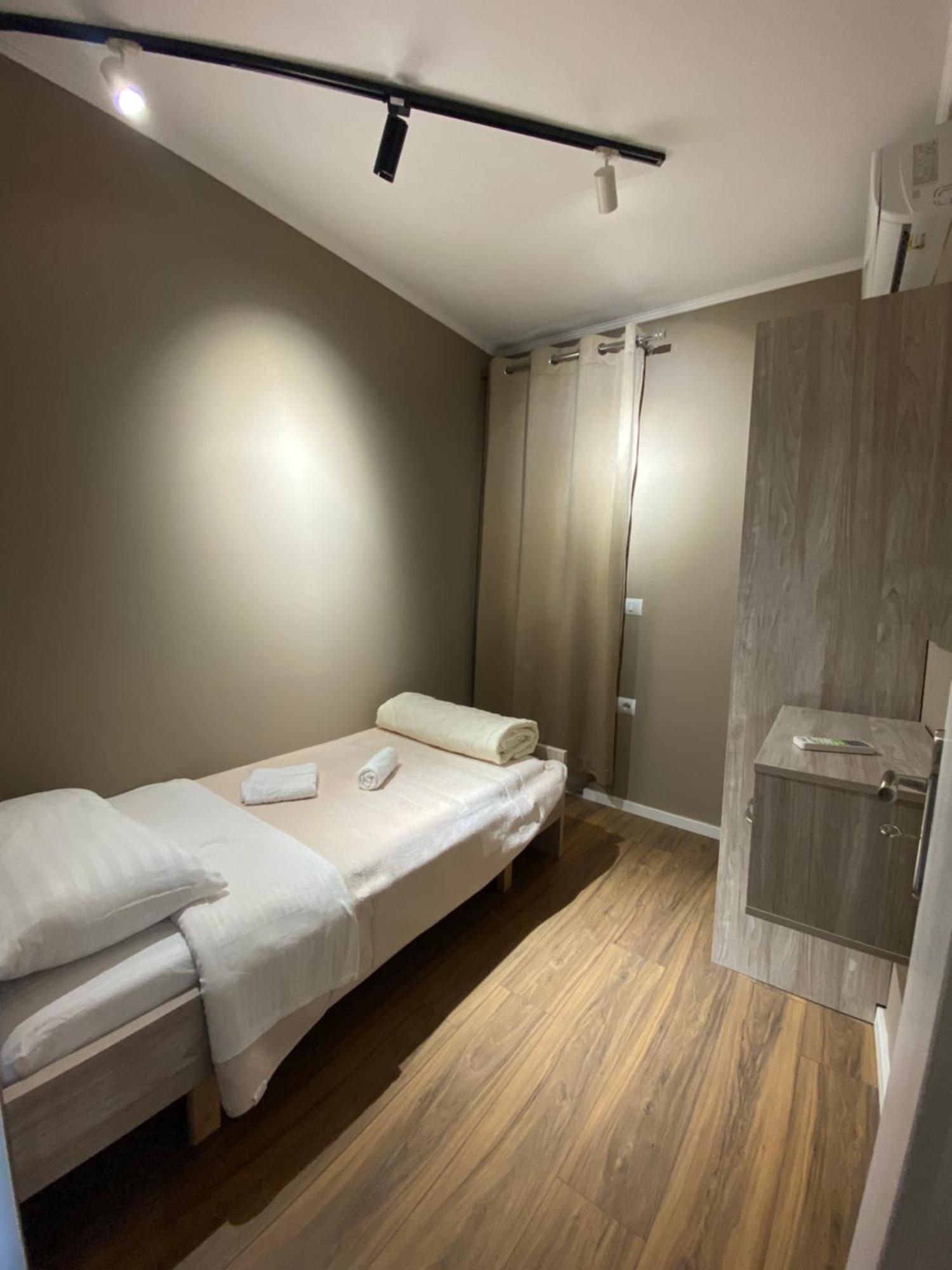 Novs Apartment3 Gjirokastër Esterno foto